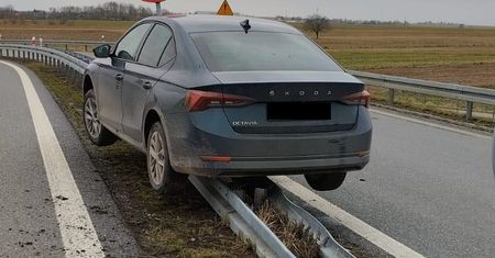 Kaskaderski manewr kierowcy. Policjanci szybko odkryli, co się stało
