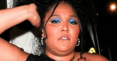 Dumna Lizzo eksponuje swoje krągłości w prześwitującej sukience, pędząc na koncert Drake'a (ZDJĘCIA)