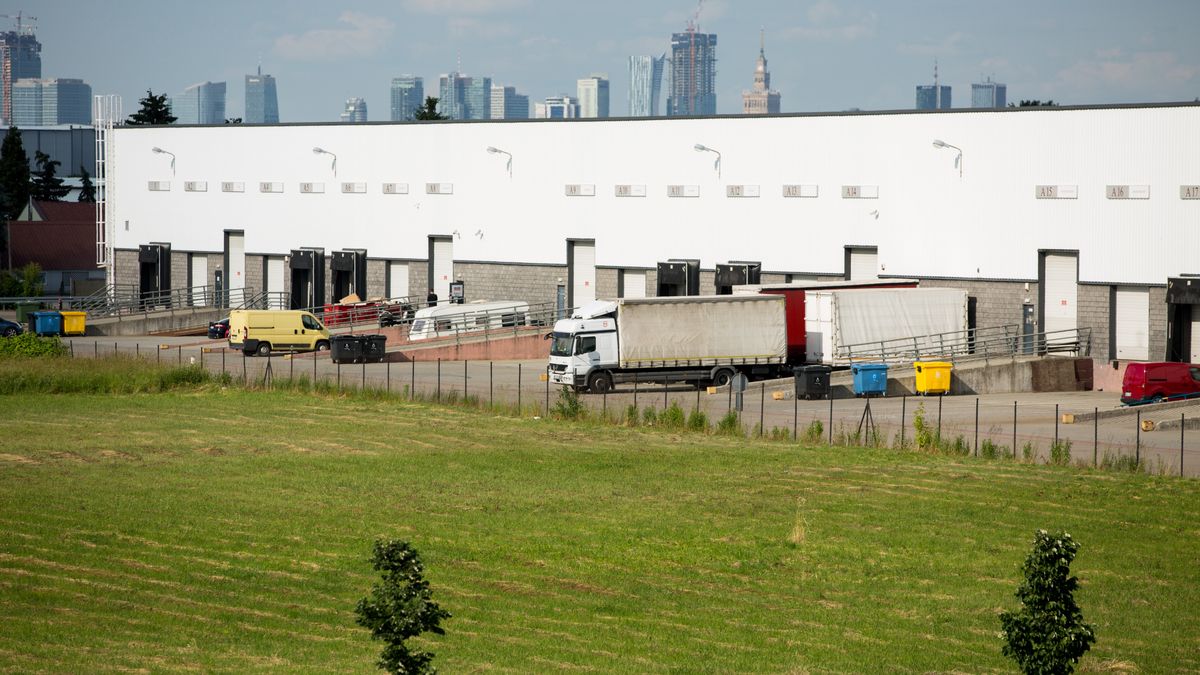 transport tir ciężarówka dostawa ładunek magazyn logistyka 