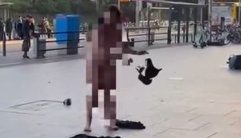 Nagle zaczęła się rozbierać. Sceny we Wrocławiu. Głos z policji