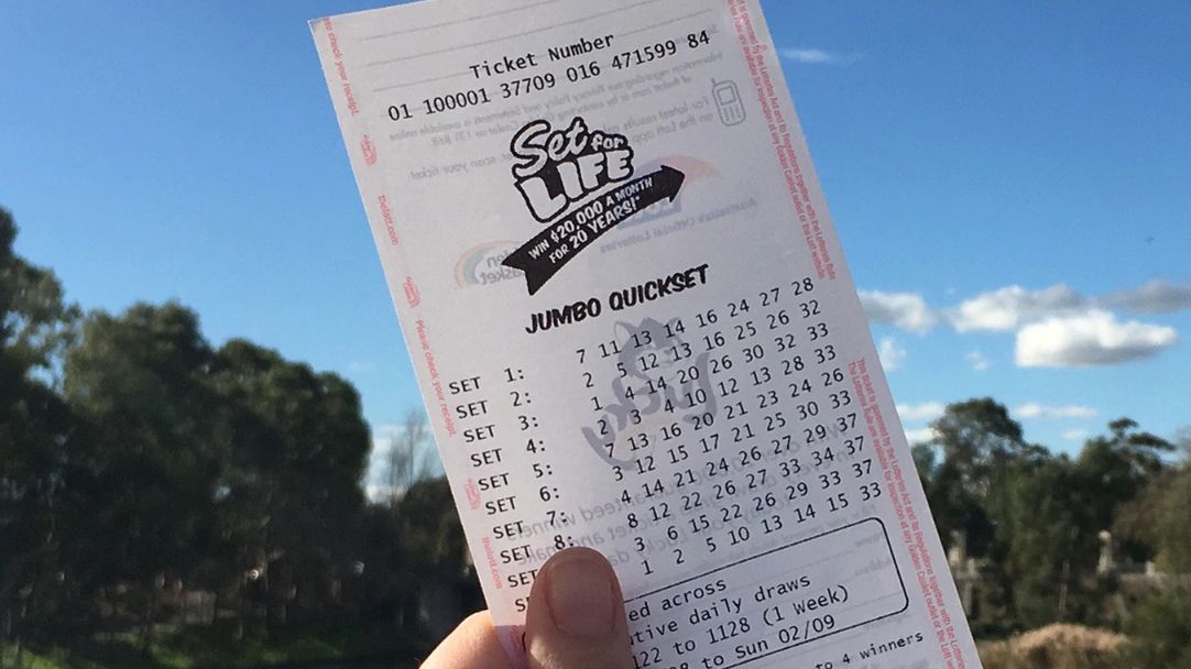 Młody tata wygrał miliony na loterii.