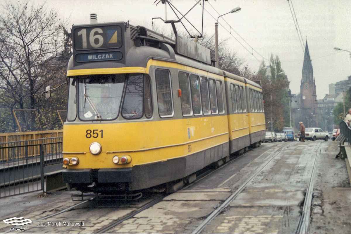 Na czas dostawy wagonów, zablokowano ruch. 32 lata temu do Poznania dotarły “Holendry”