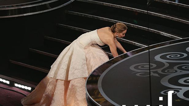 Upadek JLaw, "sutki" Anne Hathaway, kapitan Kirk. Zobaczcie oscarowe memy 1