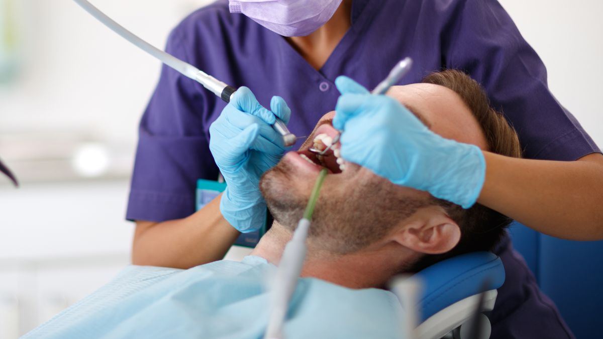 Stomatolodzy leczący na NFZ są sfrustrowani. "Prowadzimy rozmowy z NFZ, są miłe, kulturalne – tylko nie kończą się happy endem". 