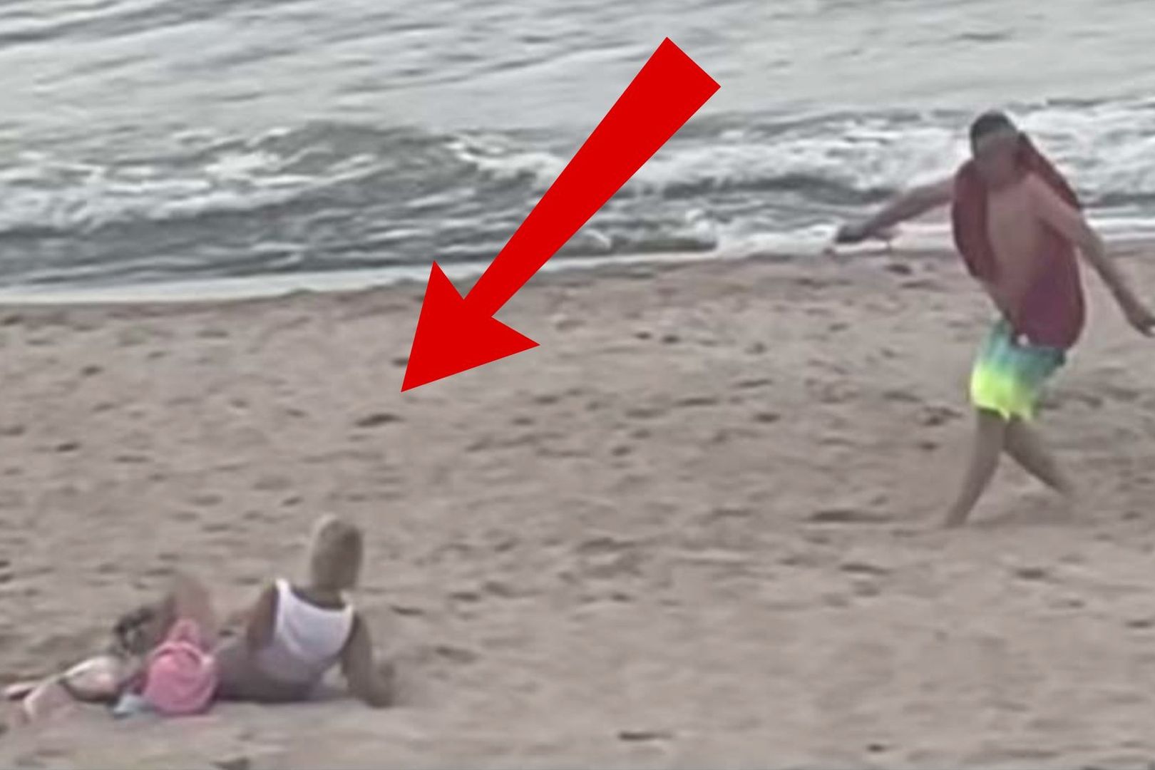 Skandal na plaży w Mielnie. Turyści przesadzili z alkoholem?