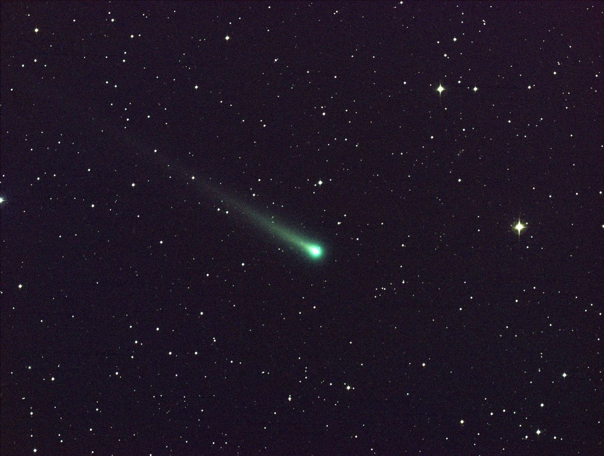 Kometa ISON przelatująca przez konstelację Panny błyszczy w tej pięciominutowej ekspozycji wykonanej w NASA Marshall Space Flight Center