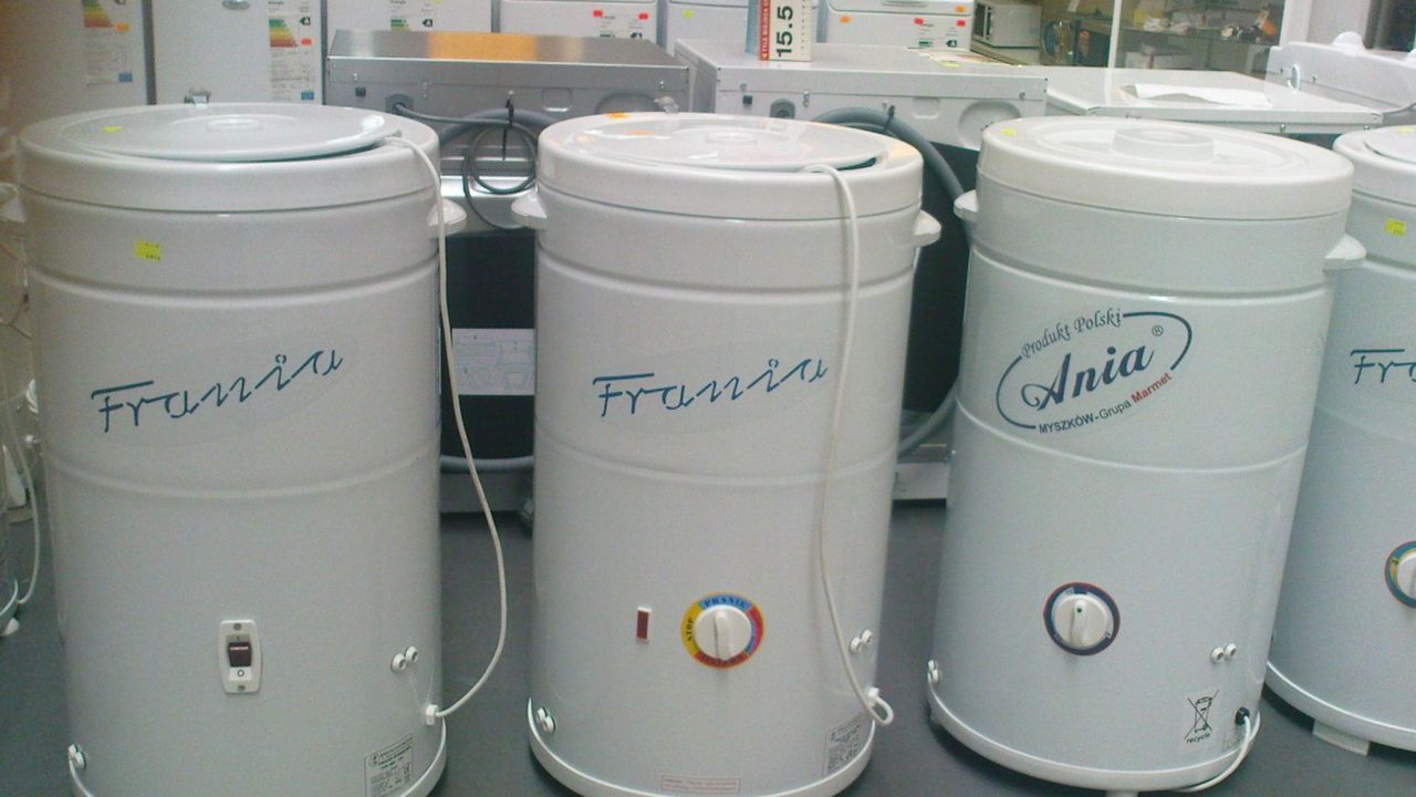 Niezawodne sprzęty AGD z PRL. Nowe często nie wytrzymują tyle lat. Pamiętacie je wszystkie?