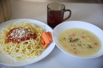 Dieta planetarna w szkołach. Część roślinnych obiadów trafia do kosza