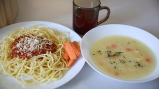 Dieta planetarna w szkołach. Część roślinnych obiadów trafia do kosza
