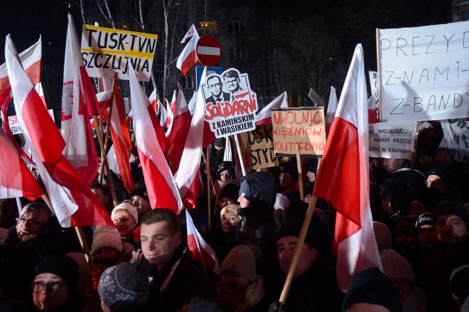 "Nie macie świętości". Lawina komentarzy po użyciu pomnika AK