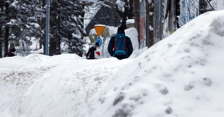 W zimowych kurortach pustki. "Jakbyśmy byli jedynymi turystami"