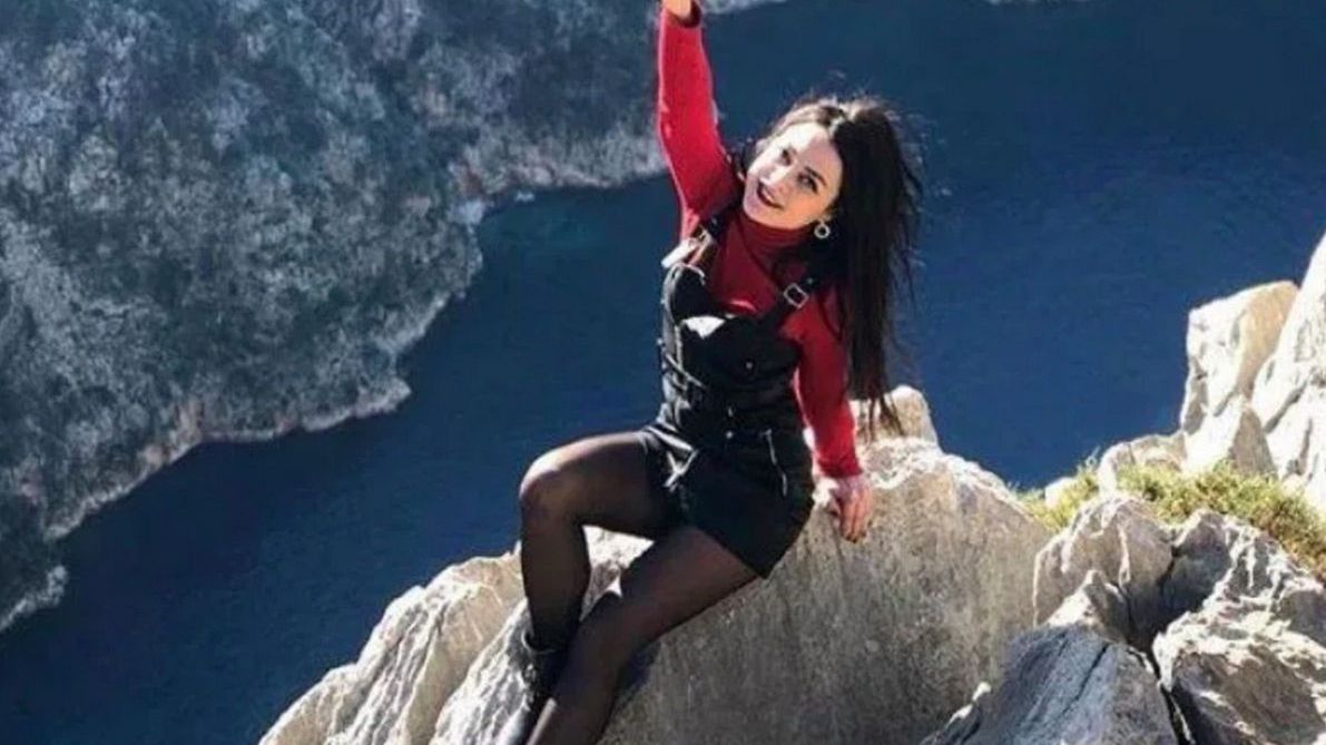 Olesia Suspitsina, 31-letnia przewodniczka wycieczek z Turcji, niejednokrotnie ryzykowała dla pięknych zdjęć. To pochodzi z 2019 roku.