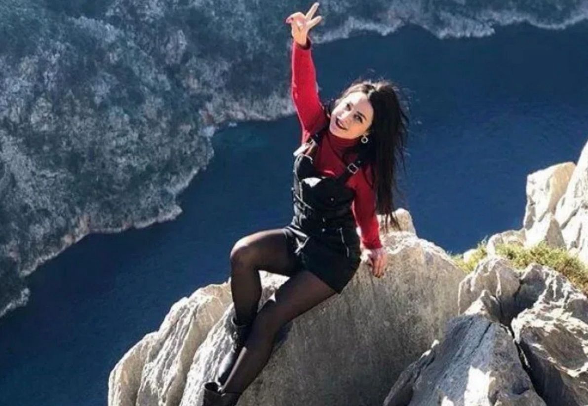 Olesia Suspitsina, 31-letnia przewodniczka wycieczek z Turcji, niejednokrotnie ryzykowała dla pięknych zdjęć. To pochodzi z 2019 roku.