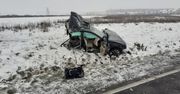 Trzebnica. Auto rozpadło się na dwie części. Pijany kierowca zatrzymany po wypadku