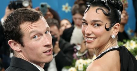 Dua Lipa i Callum Turner WZIĘLI ŚLUB! Piosenkarka zachwyciła w białym komplecie (FOTO)