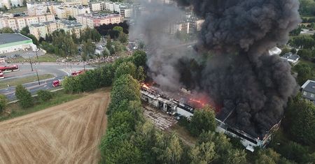 Lublin: Pożar magazynu na Felinie. Z budynku właściwie nic nie zostało