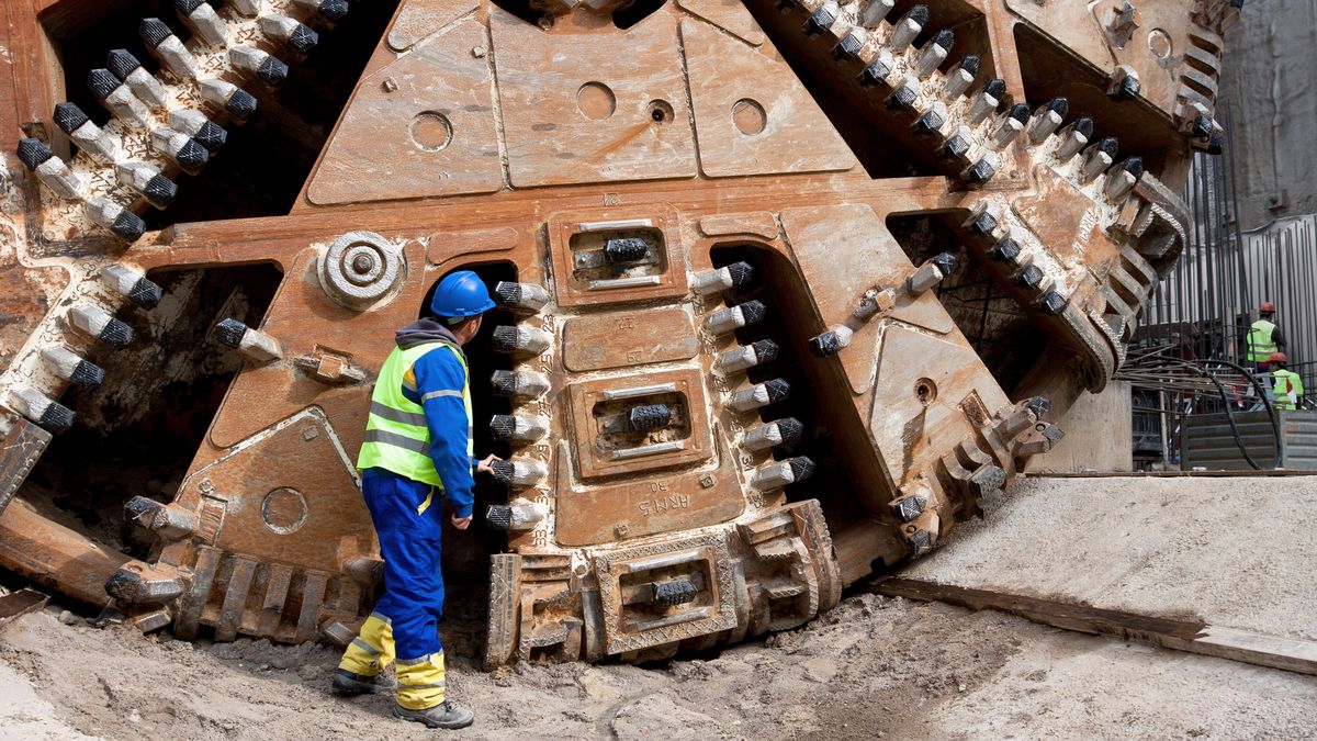 Mechanicznym kretem można pokierować przy pomocy pada od Xboksa. Źródło: Depositphotos