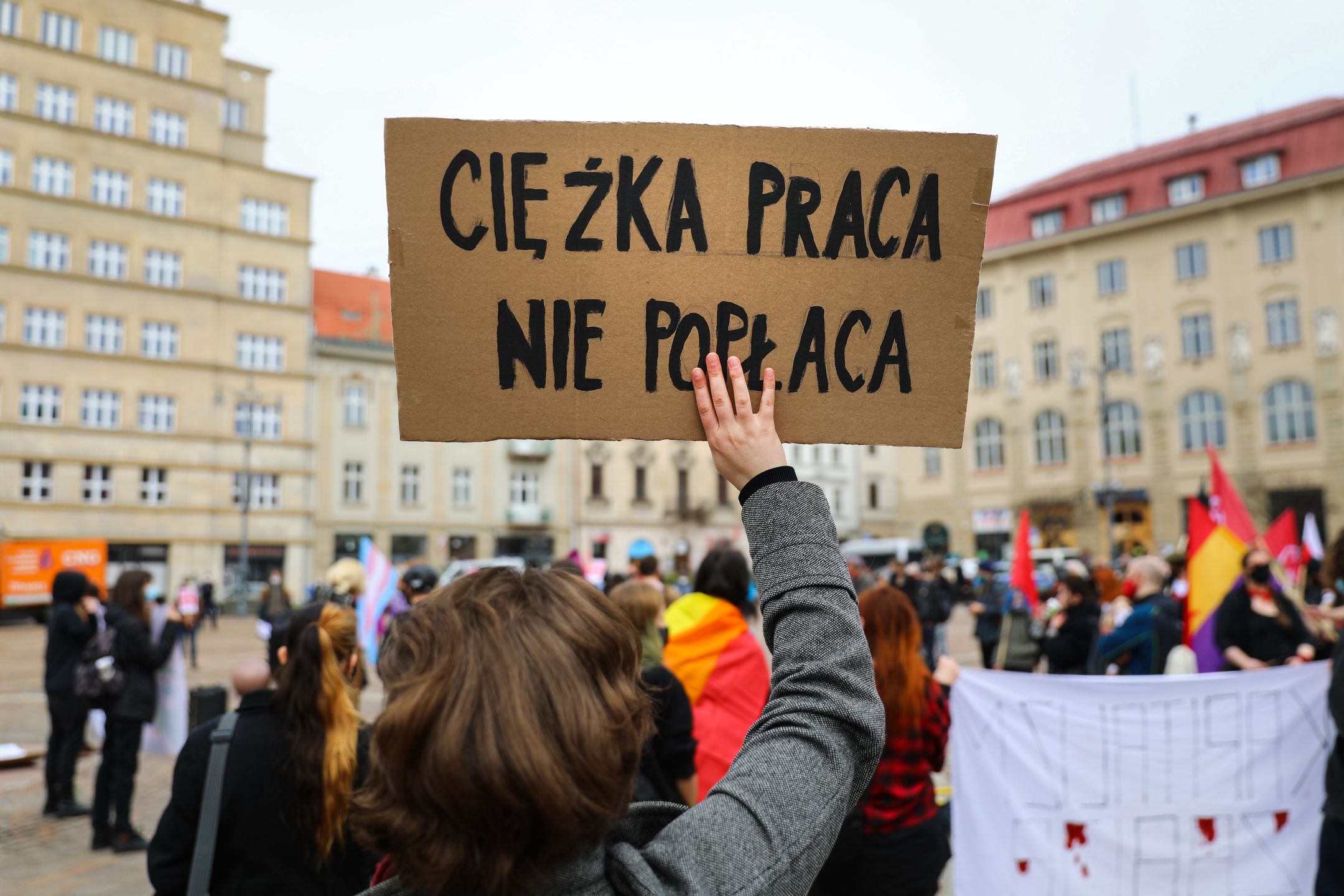Manifestacja pod hasłem "Nic o nas bez nas" dot. respektowania prac pracowniczych. Kraków, 1 maja 2022 r.
