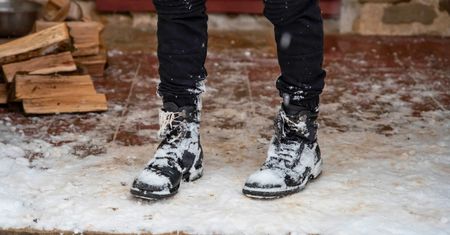 Zimowe buty noszę już trzeci sezon. Sól usuwam kuchennym odpadkiem