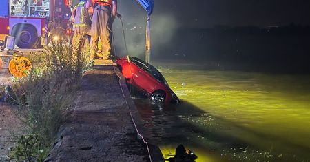 Płock: samochód wjechał do Wisły. 18-letnia pasażerka trafiła do szpitala!