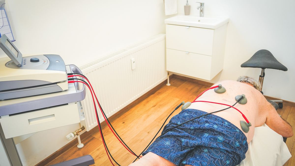 Prądy TENS wykorzystuje się w terapii stanów chorobowych, pourazowych i dysfunkcji, którym towarzyszy ból