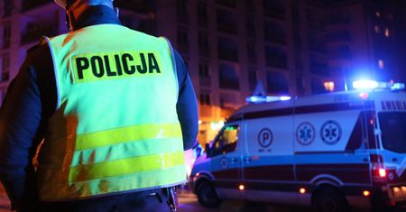 Rzeszów. 20-latek wypadł z 5. piętra bloku