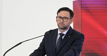 Konsul w Budapeszcie poluje na Obajtka. Chciał mu doręczyć wezwanie