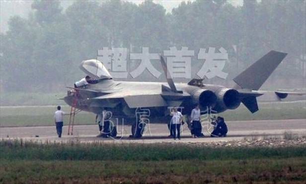 Chengdu J-20 (Fot. Dvice.com)