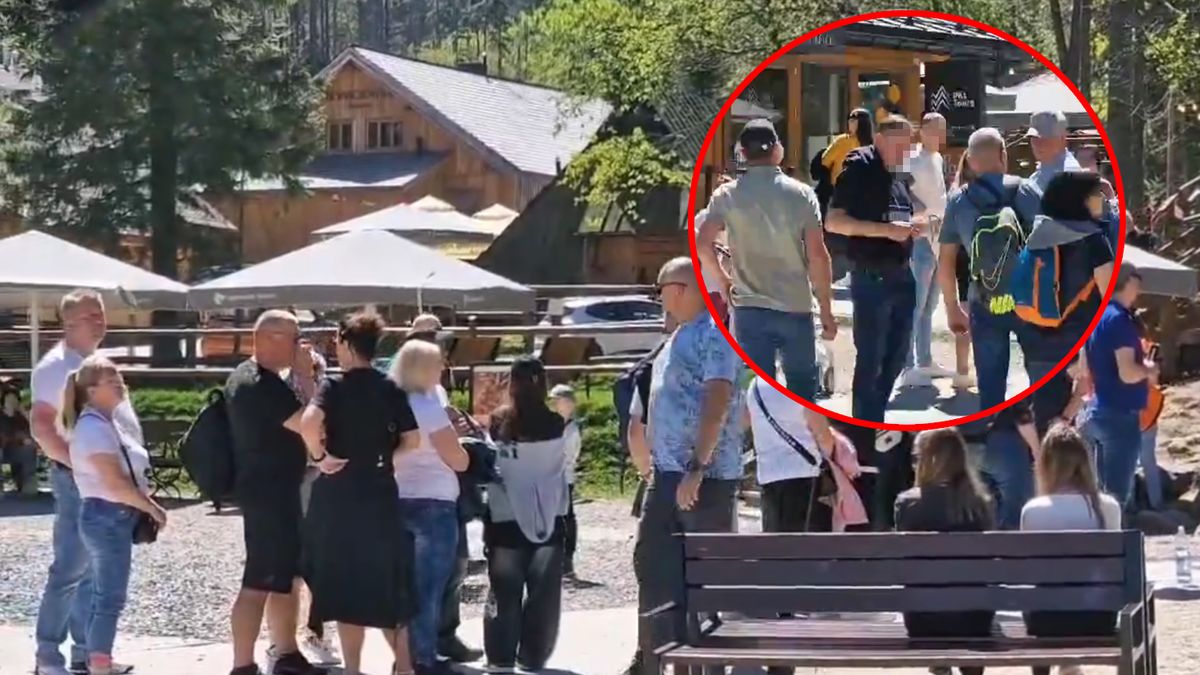 Kolejka nie jest długa, ale i tak niektórzy korzystają z usług koników