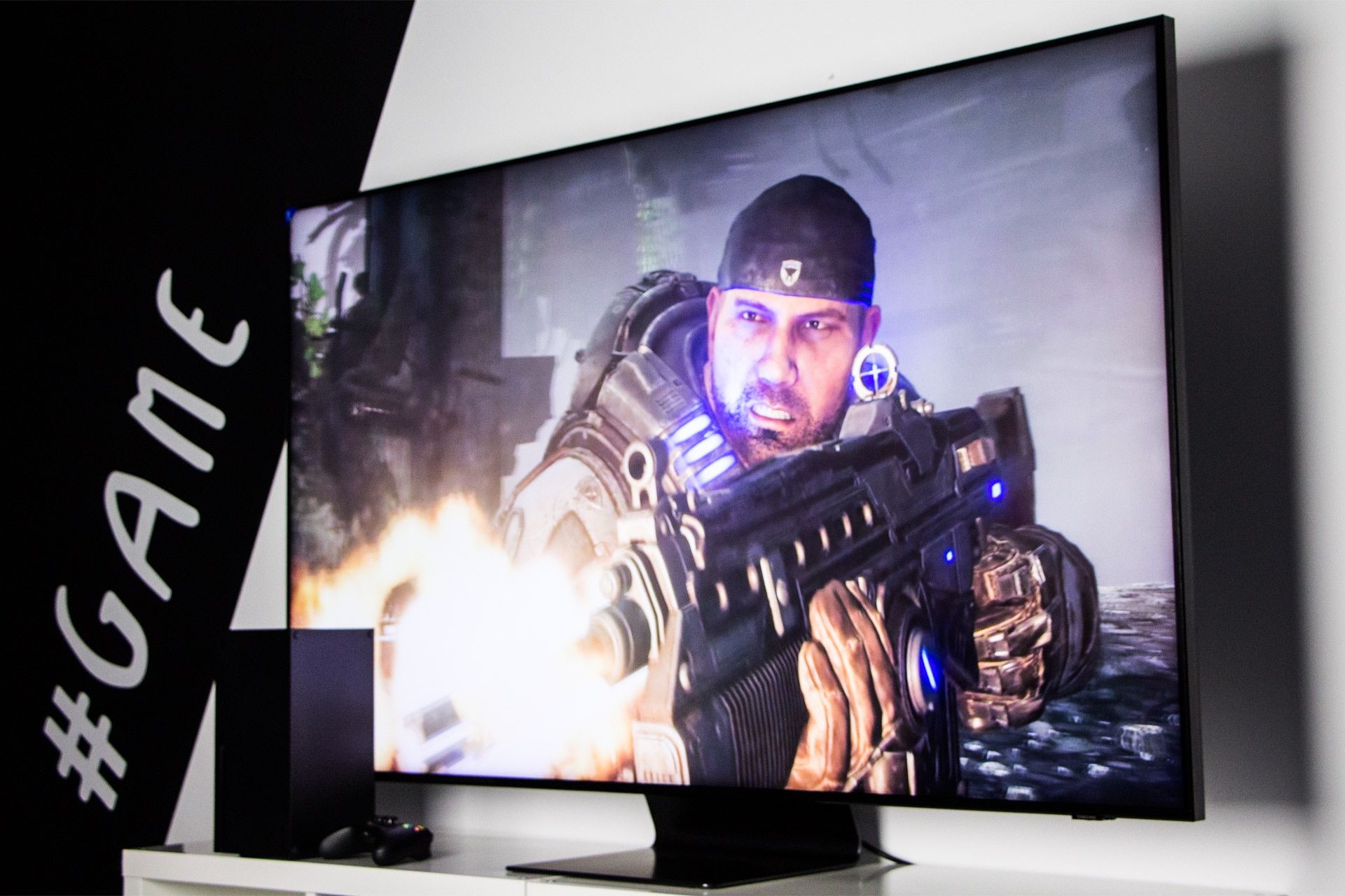 Xbox Series X z telewizorem Samsung QLED QE65Q800TAT