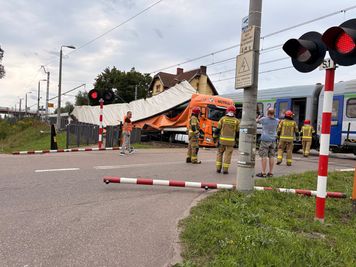 Co zrobić, gdy auto utknie między rogatkami? Jest tylko jedno wyjście