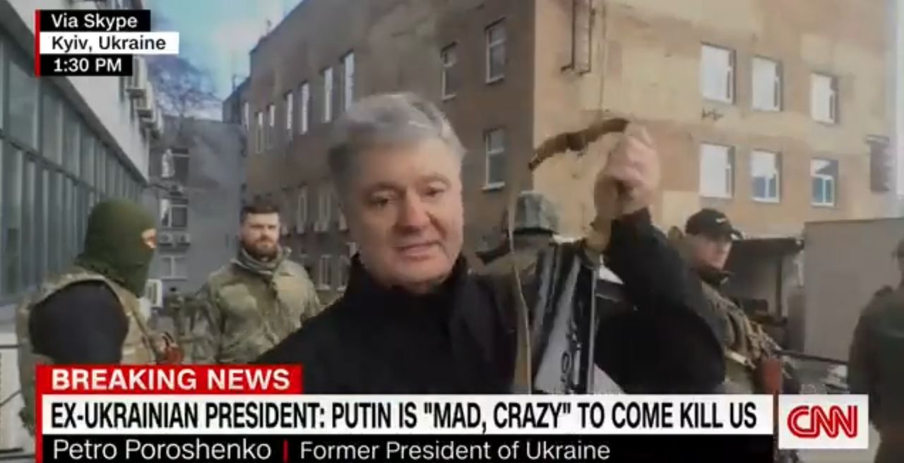Były prezydent Ukrainy z bronią w ręku. Walczy na ulicach Kijowa