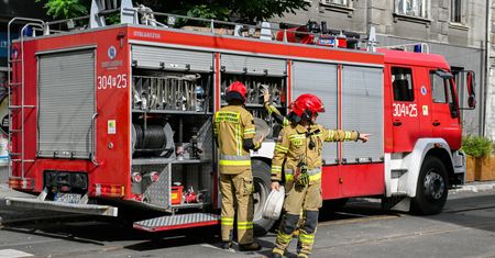 Ewakuacja na Pomorzu. Pożar wybuchł w podziemnym garażu w bloku