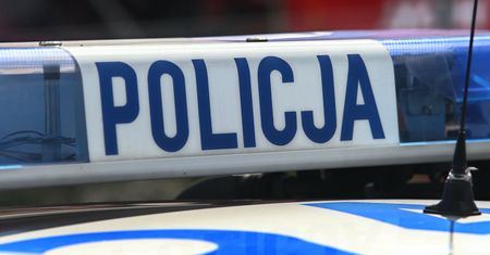 Świętokrzyskie. Kierowca zostawił auto i uciekł z miejsca wypadku. Szuka go policja