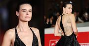 Kasia Smutniak eksponuje wytatuowane plecy na Festiwalu Filmowym w Rzymie (ZDJĘCIA)
