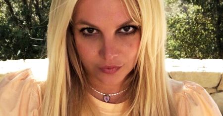 Britney klnie, pisząc o matce. "Zrujnowała moje życie"