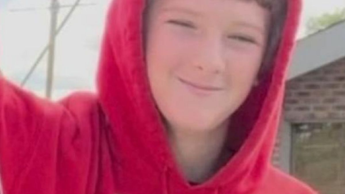 Tyler zginął ratując siostrę.