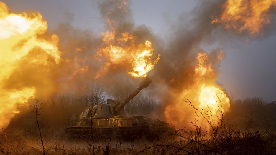 Ukraina - arch
A Ukrainian self-propelled artillery shoots towards Russian forces at a frontline in Kharkiv region, Ukraine, Saturday, Dec. 24, 2022. (AP Photo/Evgeniy Maloletka)
Evgeniy Maloletka