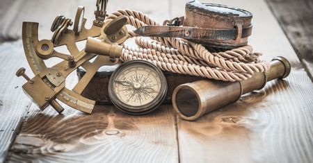 Ufasz GPS-owi? Amerykanie już nie ufają. Wracają stare gadżety: sekstant i mapa