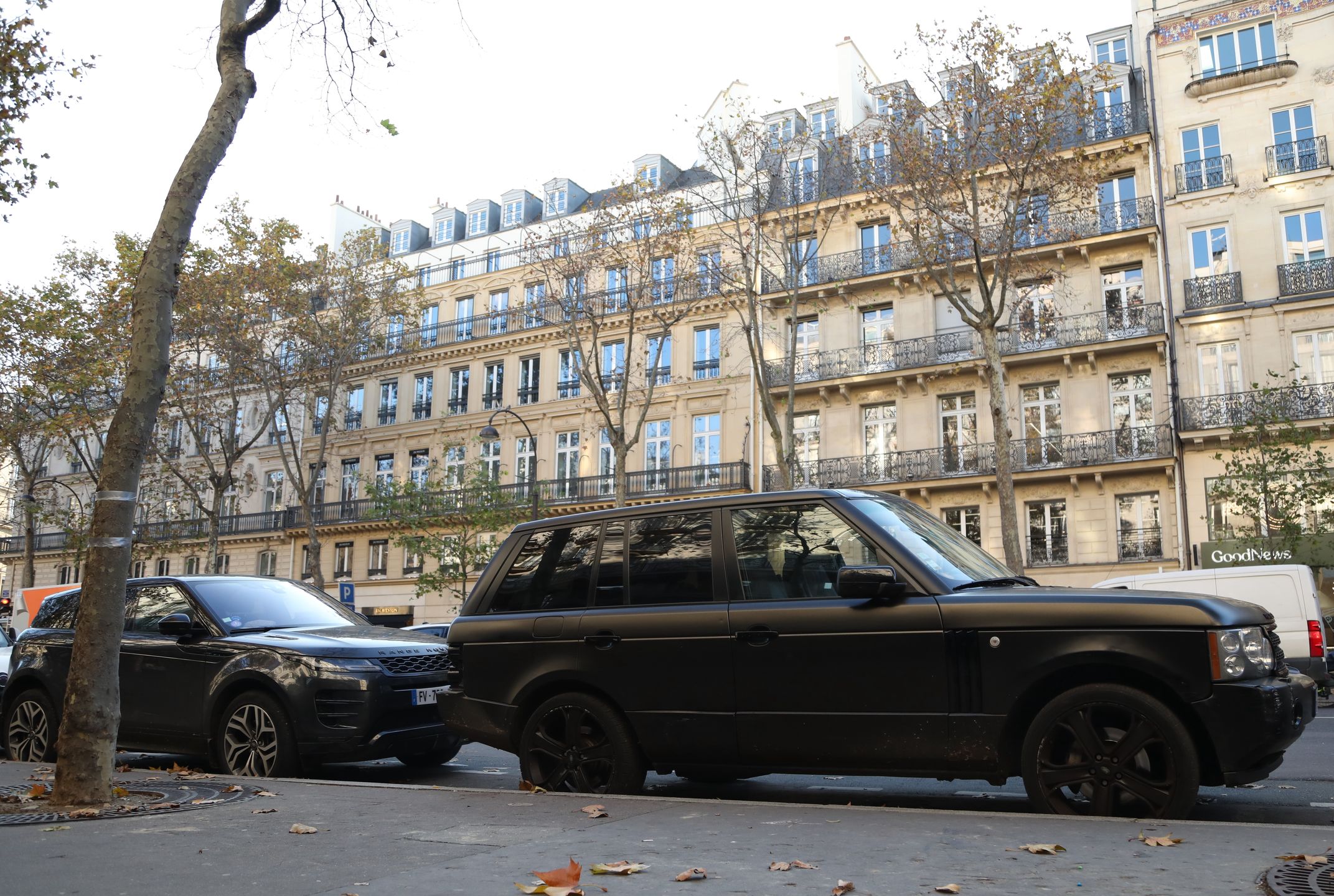 PARIS, FRANCE - NOVEMBER 22: A view of the vehicles parked on the street in Paris, France on November 22, 2023. Paris Mayor Anne Hidalgo is planning a referendum on 4 February about whether decide boost on parking fees for heavy SUVs in the city center. (Photo by Mohamad Salaheldin Abdelg Alsayed/Anadolu via Getty Images)