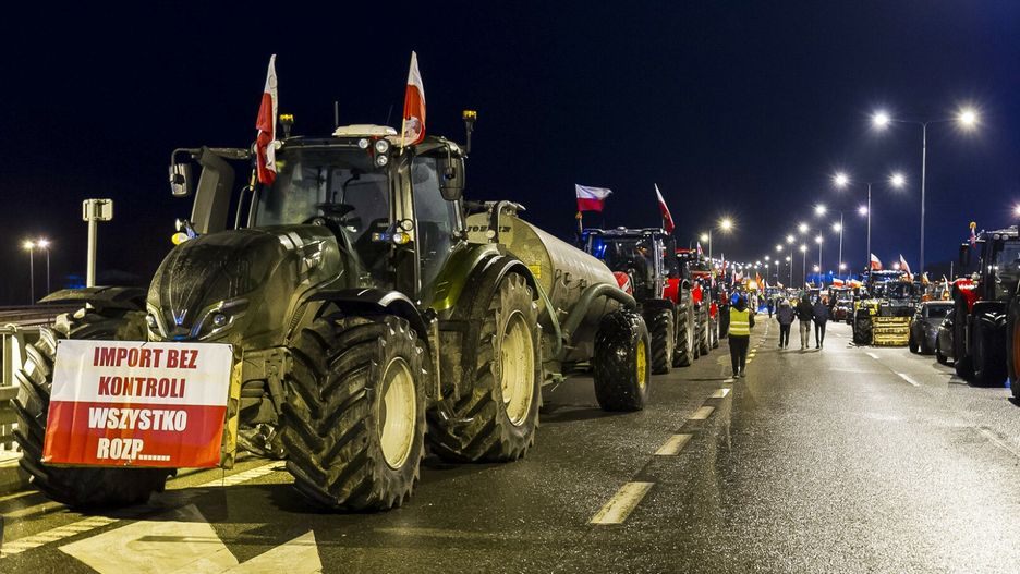 Ogólnopolski protest rolników. Blokada drogi ekspresowej S7. Wkrótce rolnicy zablokują granicę z Litwą