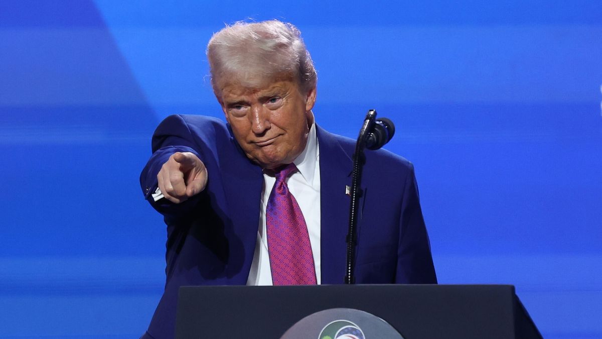 US President Donald Trump attends the Keynote Address at the Saudi-US Investment Forum in Riyadh, Saudi Arabia, 13 May 2025. The forum is taking place during the state visit of US President Trump to Saudi Arabia on 13 May. EPA/ALI HAIDER Dostawca: PAP/EPA.