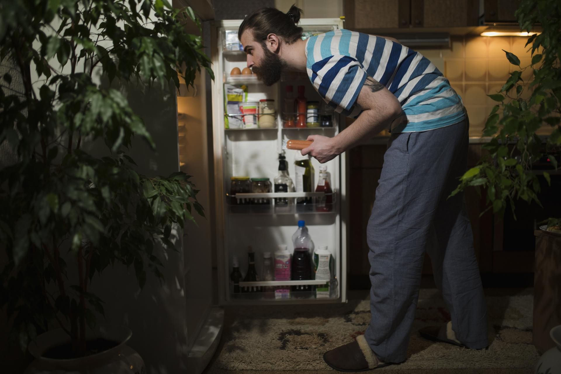 Jedzenie kolacji po godzinie 21 może zwiększać ryzyko udaru mózgu