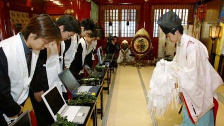 Ochrzczone gadżety? Takie rzeczy tylko w Japonii 1