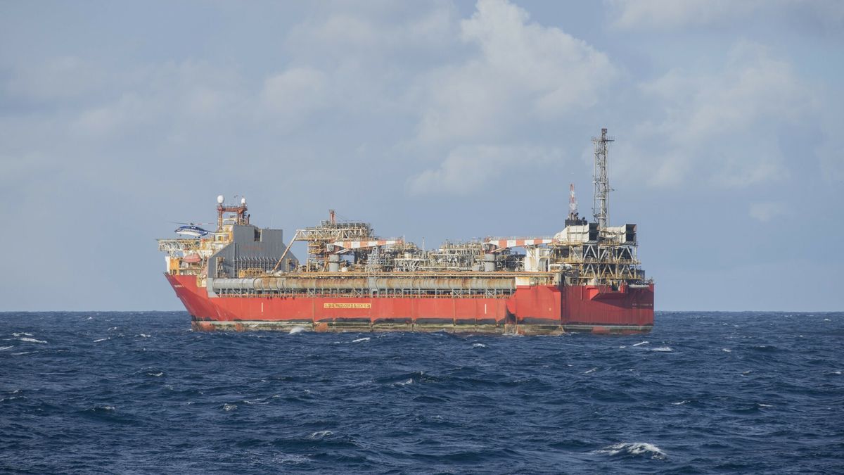 Reporter baza 2020-06-a
02.2018 FPSO (ang. floating production, storage and offloading, plywajacy punkt produkcji, przechowywania i zaladunku) jednostka plywajaca, ktorej zadaniem jest wydobywanie, wstepne oczyszczenie, przechowywanie oraz przeladunek ropy naftowej i gazu ze zloz podmorskich. N/z FPSO Global Producer III na Morzu Polnocnym fot. Lukasz Zakrzewski/REPORTER
Lukasz Zakrzewski/REPORTER