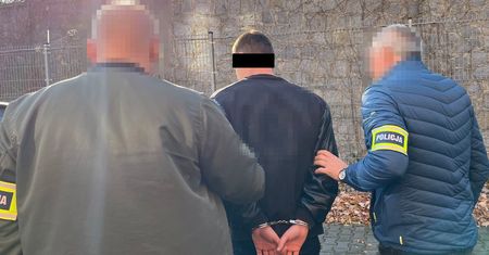 Pobił przypadkowego mężczyznę, a potem zagroził, że ma „kopać sobie dołek w pobliskim lesie”