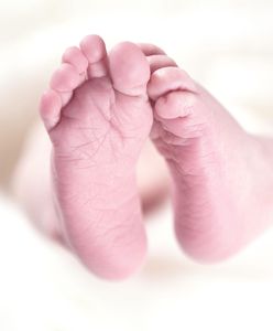 Porzucona w reklamówce. Maleńka dziewczynka opuściła już szpital