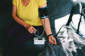 Prosta praktyka może pomóc obniżyć ciśnienie krwi. Efekty już po 8 tygodniach
