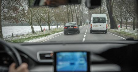 Kierowcy płacą więcej, piesi nie widzą różnicy. Rząd wciąż robi za mało