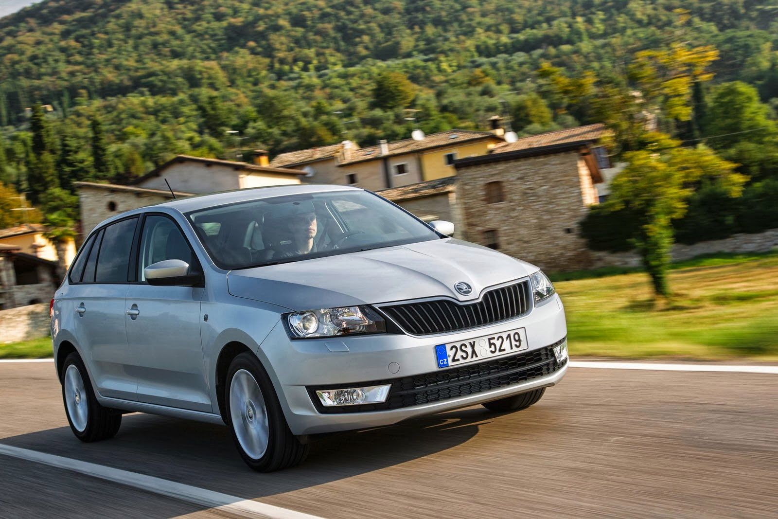 Škoda Rapid Spaceback - obszerna galeria od producenta 37